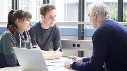 Christian Wick im Gespr&auml;ch mit Studierenden