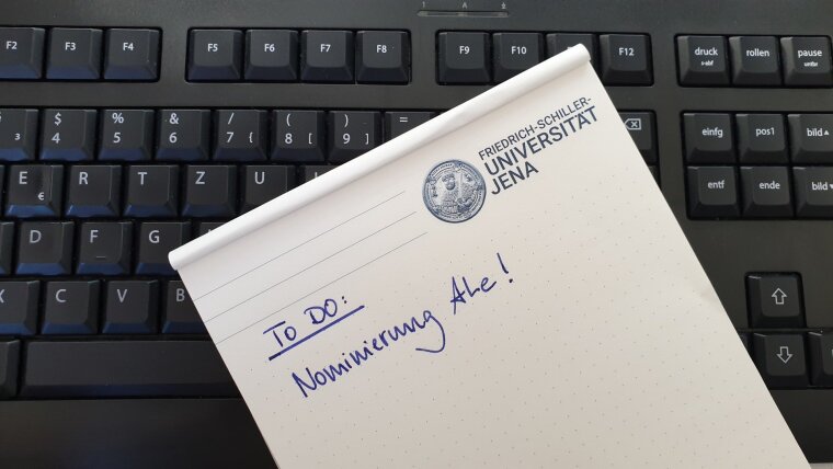 Notizblock mit Erinnerungsnotiz an die Nominierung von Kandidaten für die ALe