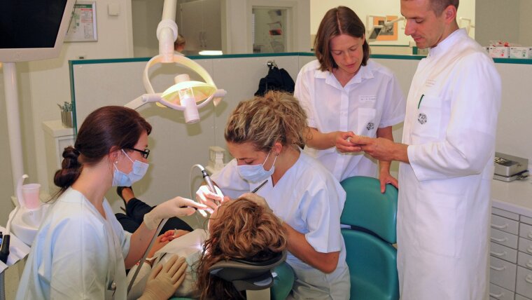 Behandlung in der Zahnklinik