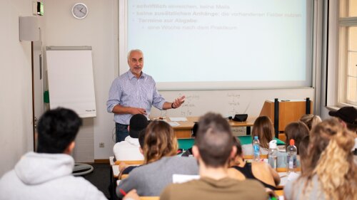 Studierende im Seminar