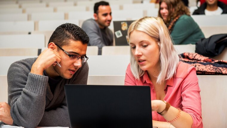 Unterstützung während des Studiums geben
