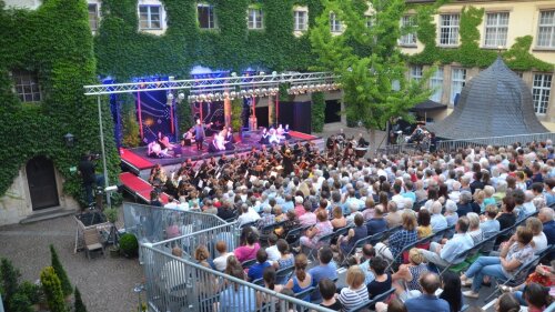Innenhof Uni Hofopernaufführung