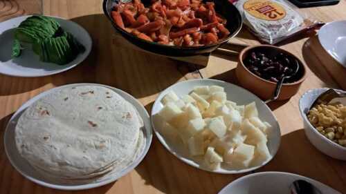 Tisch mit Essen