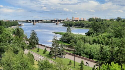 Im Park in Krasnojarsk gibt es einen sch&ouml;nen Ausblick auf den Fluss.