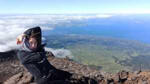 Ich auf dem Gipfel von Pico, der höchste Berg Portugals
