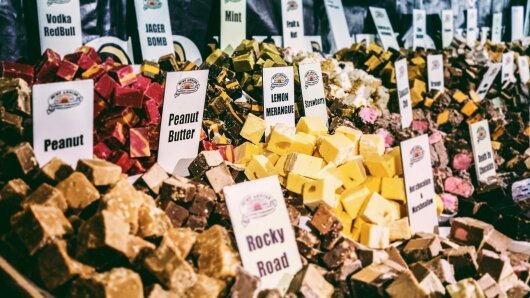 Fudge in einem Weihnachtsmarktstand