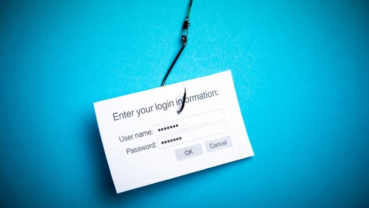 Login-Information hängen an einem Angelhaken
