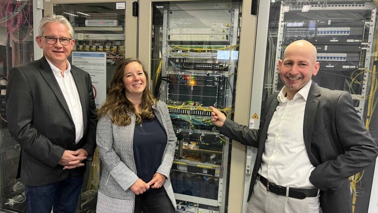 Stephan Golembiewski (l.), MeinJena-Projektmanagerin Christina Hentschel und Olaf Schneider.