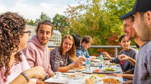 International students having lunch in the Mensa