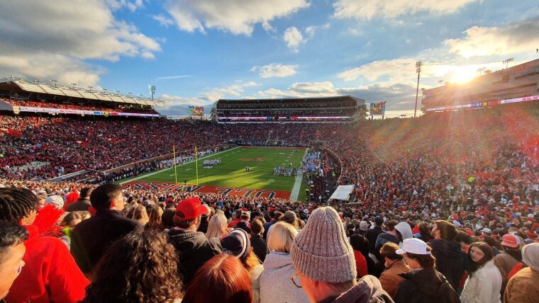 Vaught-Hemingway Stadium der University of Mississippi beim Heimspiel der Ole Miss Rebels gegen Alabama Crimson Tide