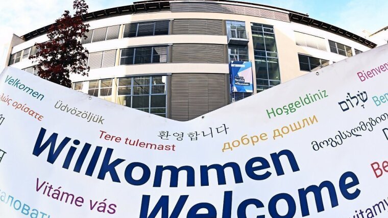 Welcome banner on campus