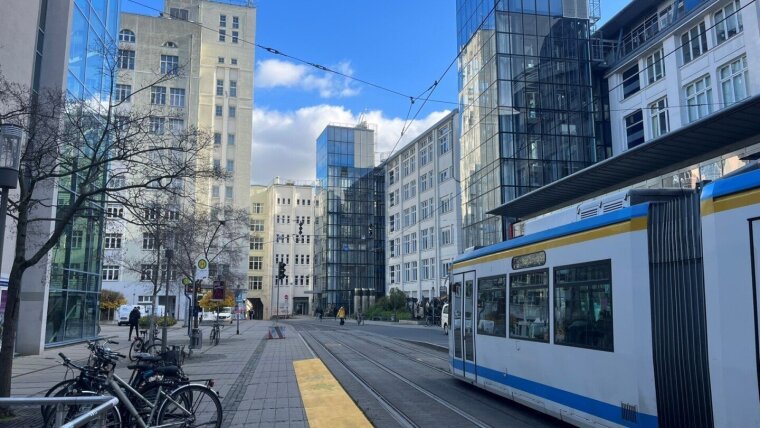 Haltestelle Ernst-Abbe-Platz in Jena