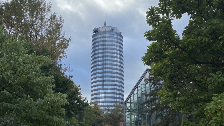 Der Jentower vom Botanischen Garten aus