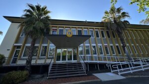 Außenansicht der Deutschen Botschaft in Canberra.