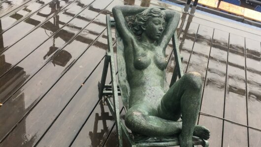 Skulptur an der Küste