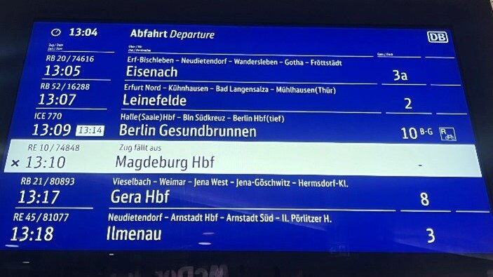 Zuganzeige am Bahnhof