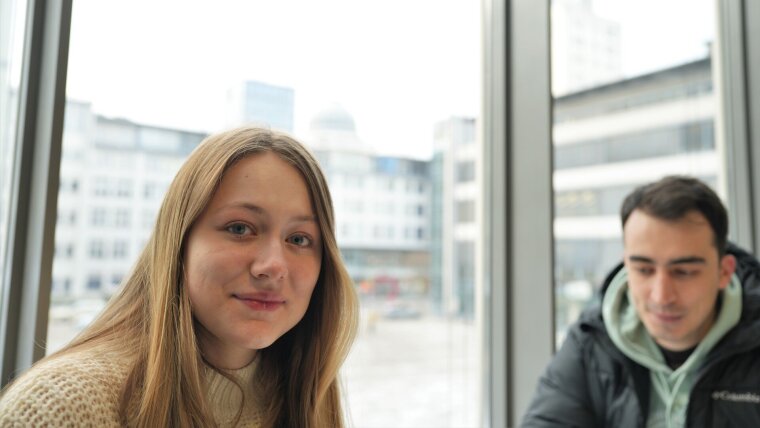 Uni-Botschafterin Anna mit Botschafter Emirhan