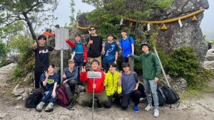 Gruppenfoto der Clubmitglieder des Wanderclubs während einer Wanderung