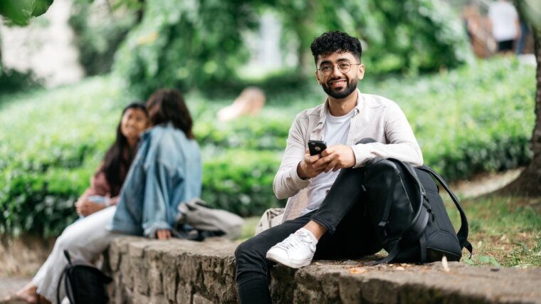 Student der Uni Jena im Grünen