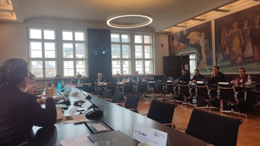 Impression aus den Vor-Ort-Gesprächen im Senatssaal