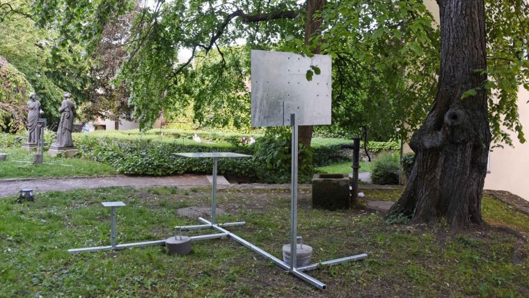 An exhibit from the new exhibition in the Frommann Sculpture Garden.