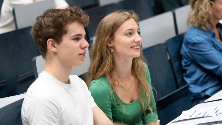 Pesrons in the lecture hall