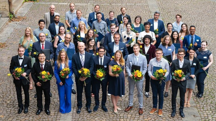 Group photo of the registered doctoral graduates of the year 2023/24
