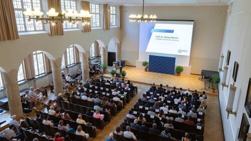 Blick von oben auf die Festveranstaltung