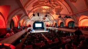 Blick auf den Festsaal im Volkshaus