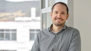 Prof. Dr. Pierre Stallforth hat die Professur für Bioorganische Chemie und Paläobiotechnologie der Uni Jena inne.