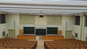 Der Döbereiner Hörsaal. Wie wunderschön, wenn da niemand ist.