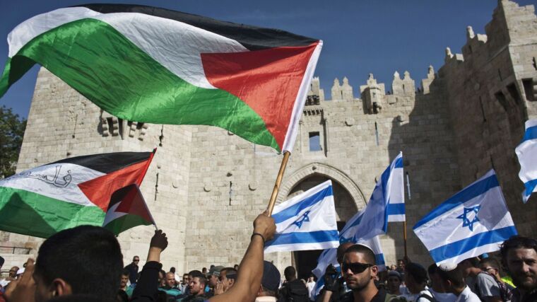 Die Flaggen Israels und Palästinas