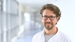 Der Radiologe Sebastian Reinartz ist neuer Professor für noninvasive kardiovaskuläre Bildgebung am Universitätsklinikum Jena.