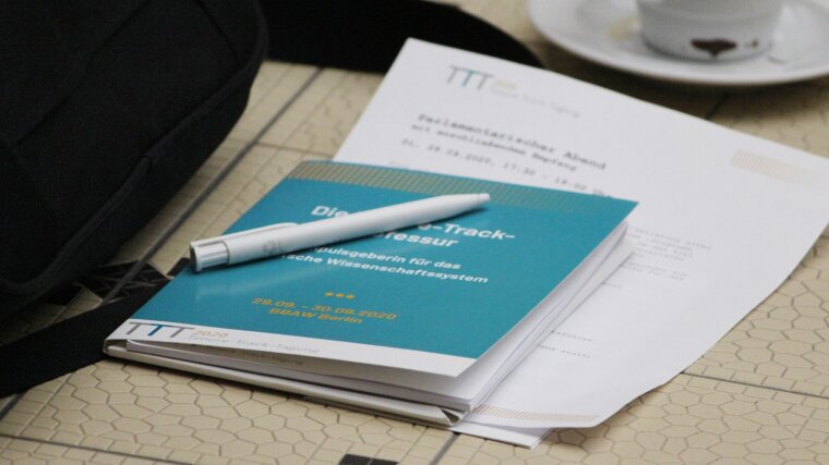 The tenure track conference of the Universities of Jena and Freiburg will take place on 15 and 16 May 2025 in Berlin.