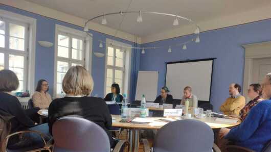 Impression aus den Gesprächen im Blauen Salon des Frommannschen Anwesens