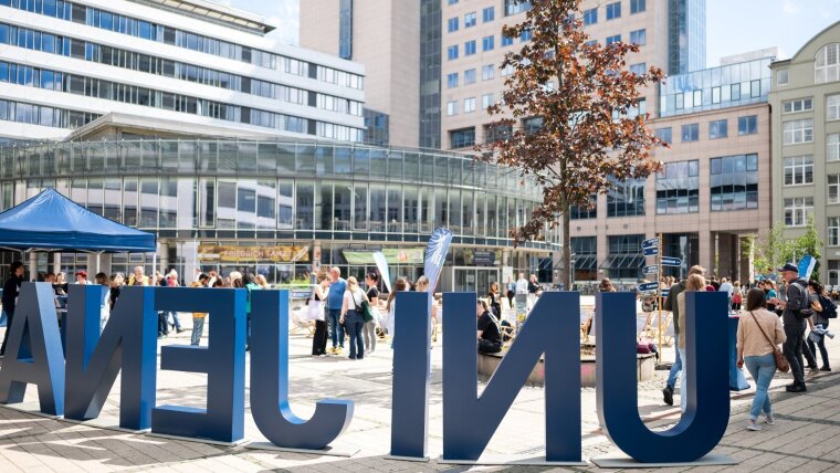 Blick auf das Community-Leben am Ernst-Abbe-Platz