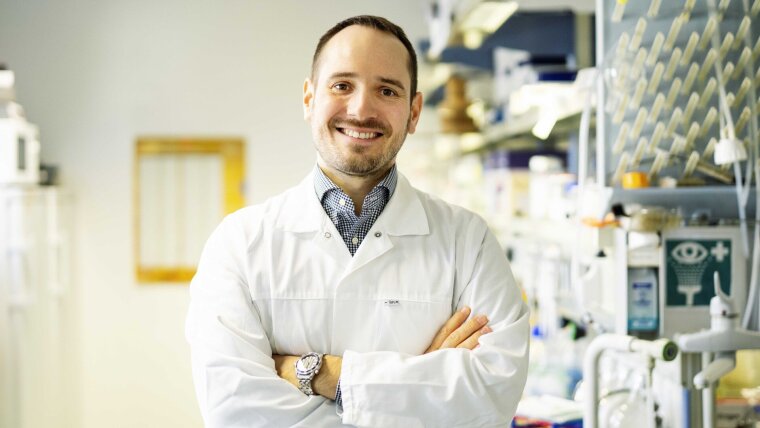 Prof. Dr. Pierre Stallforth vom Hans-Knöll-Institut hat die Studie geleitet. Er ist Professor für Bioorganische Chemie und Paläobiotechnologie der Uni Jena.