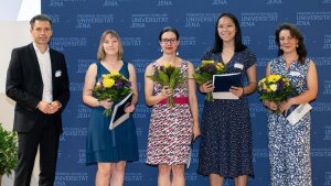 from left to right: Vice-President Thomas Pertsch, Riccarda Funk, Jana George (on behalf of Luisa Lehning), Ngoc Dong Nhi Vo, Ivonne Löffler