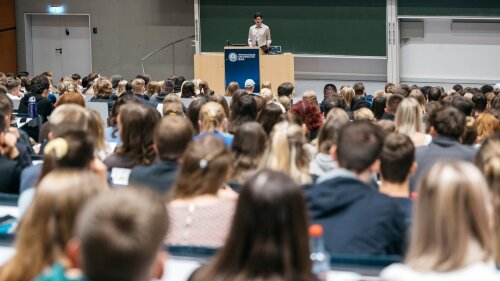 Studierende im Hörsaal 1 der Universität Jena