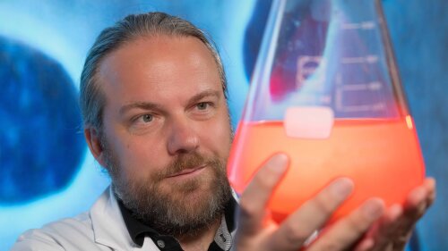 Mikrobiologe Prof. Dr. Christian Jogler wird von der VolkswagenStiftung für ein Pioniervorhaben gefördert.