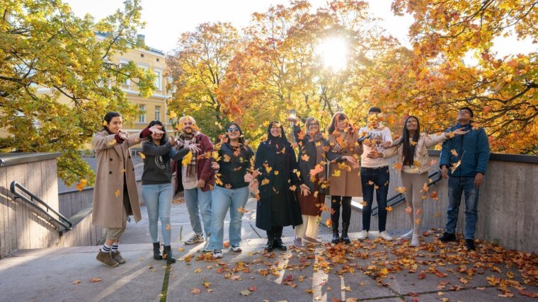 Studierende im Herbst an der University of Turku