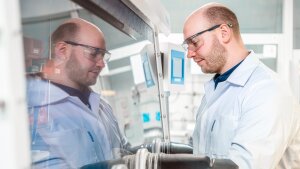 Dr Tilmann Joachim Neubert in a laboratory at the Institute of Technical and Environmental Chemistry.