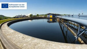 Zentrale Kläranlage in Jena-Zwätzen. Das Forschungsvorhaben „MikroGraph“ dient dem Ziel, die Konzentration von Schadstoffen im Abwasser direkt erfassen zu können.