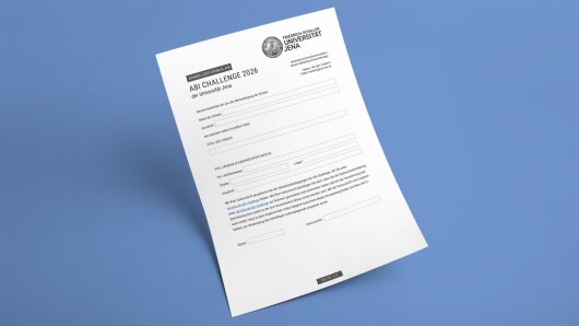 Das Anmeldeformular zur Abi-Challenge schwebt in der Luft.