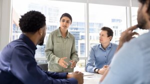 Eine Frau überzeugt