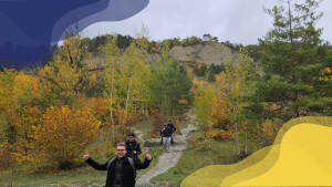 People walking through the autumnal landscape around Jena