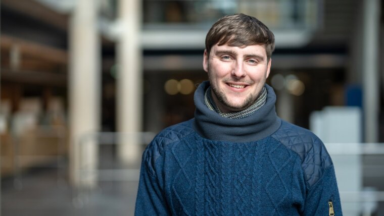 Foto von Darragh Donnellan, der den diesjährigen DAAD-Preis 2025 für internationale Studierende der Universität Jena erhält