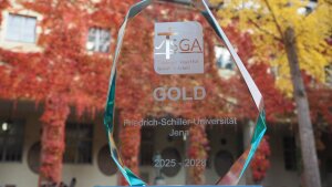 Goldenes Siegel im UHG Hof