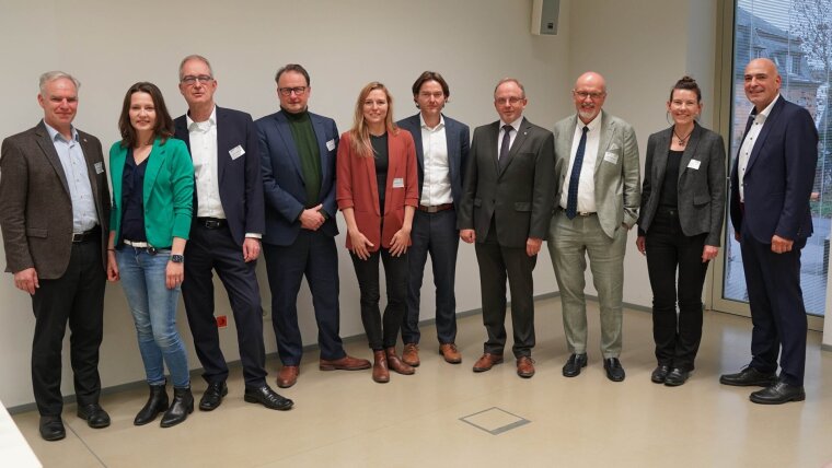 Vortragende und Mitglieder des JCSM während der Festveranstaltung zum 15-jährigen Bestehen (Namen unterhalb des Textes).