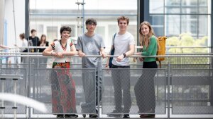 Studieninteressierte am Campus